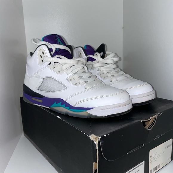 Lot of Jordan’s 4.5Y - Picture 15 of 17